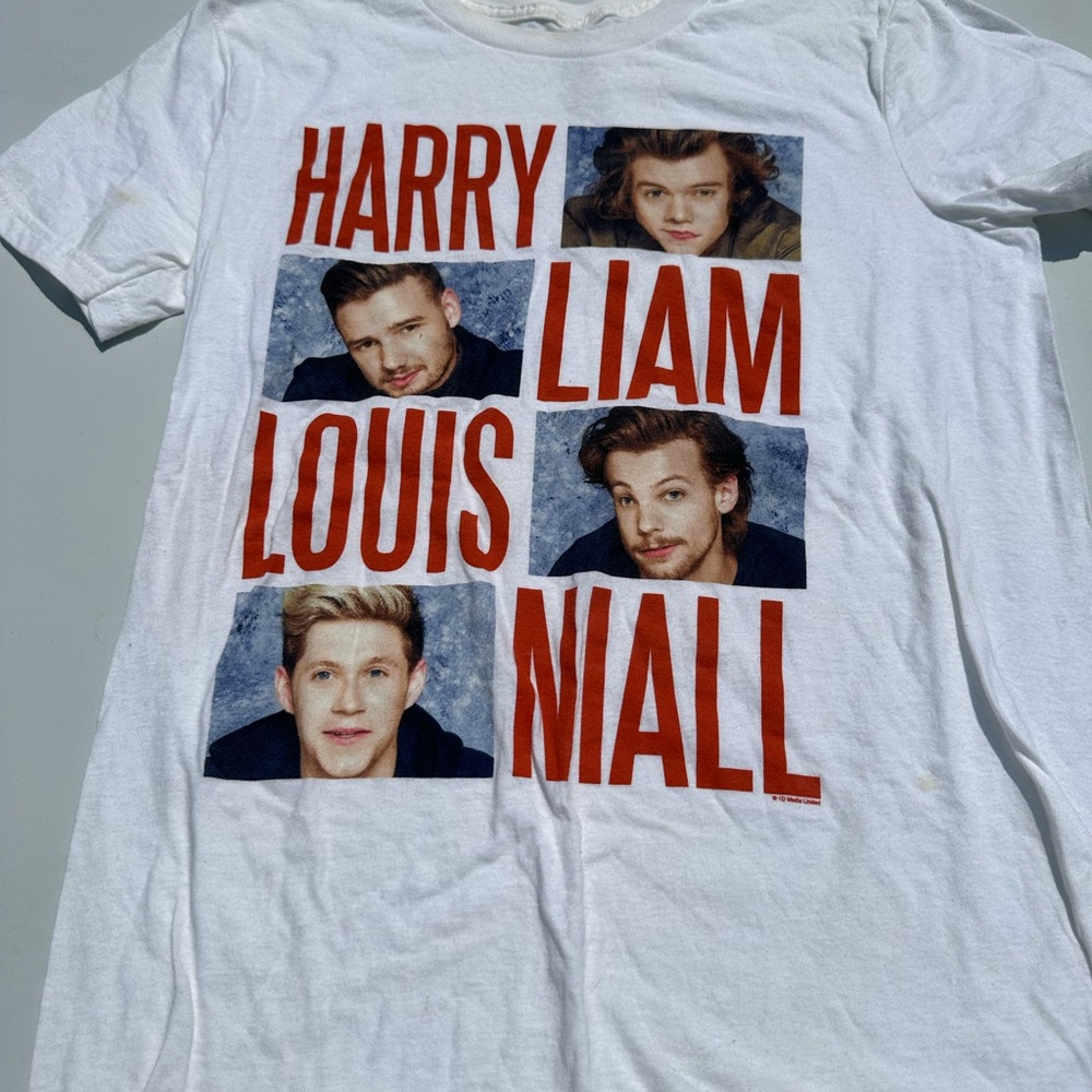 One Direction White and Red Short Sleeve Graphic Tee